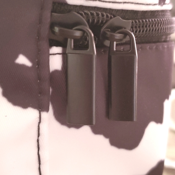 🐄 Cow Print Large Cosmetic Case 🐄 - Picture 4 of 9